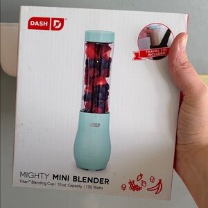 Dash Mighty Mini Blender in blue